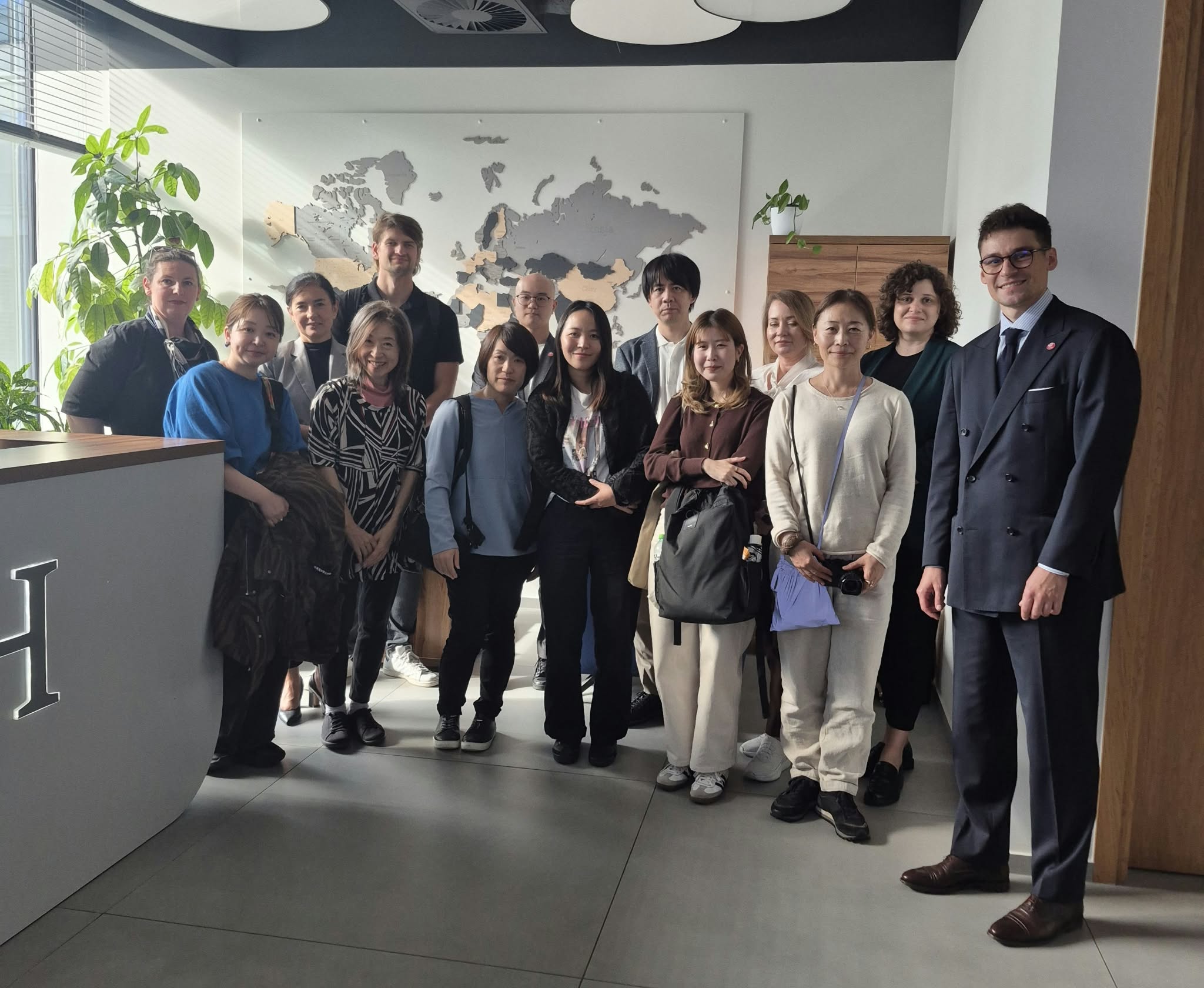 Expo 2025 Osaka, Kansai stało się impulsem do rozwoju współpracy polsko-japońskiej. Jej kontynuacją była zorganizowana przez PAIH we wrześniu 2026 r. misja japońskich dziennikarzy, prezentująca potencjał polskiej gospodarki, nauki i kultury oraz trwałe efekty Expo w postaci nowych partnerstw i możliwości współpracy.